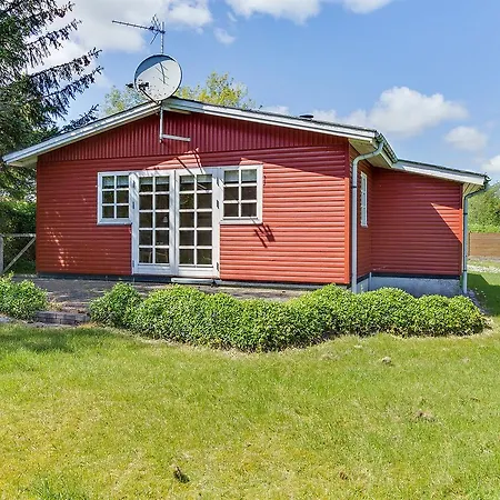 Three-bedroom Holiday In * Hals